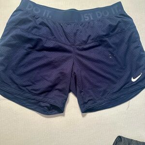 Women’s Medium Mesh Nike shorts